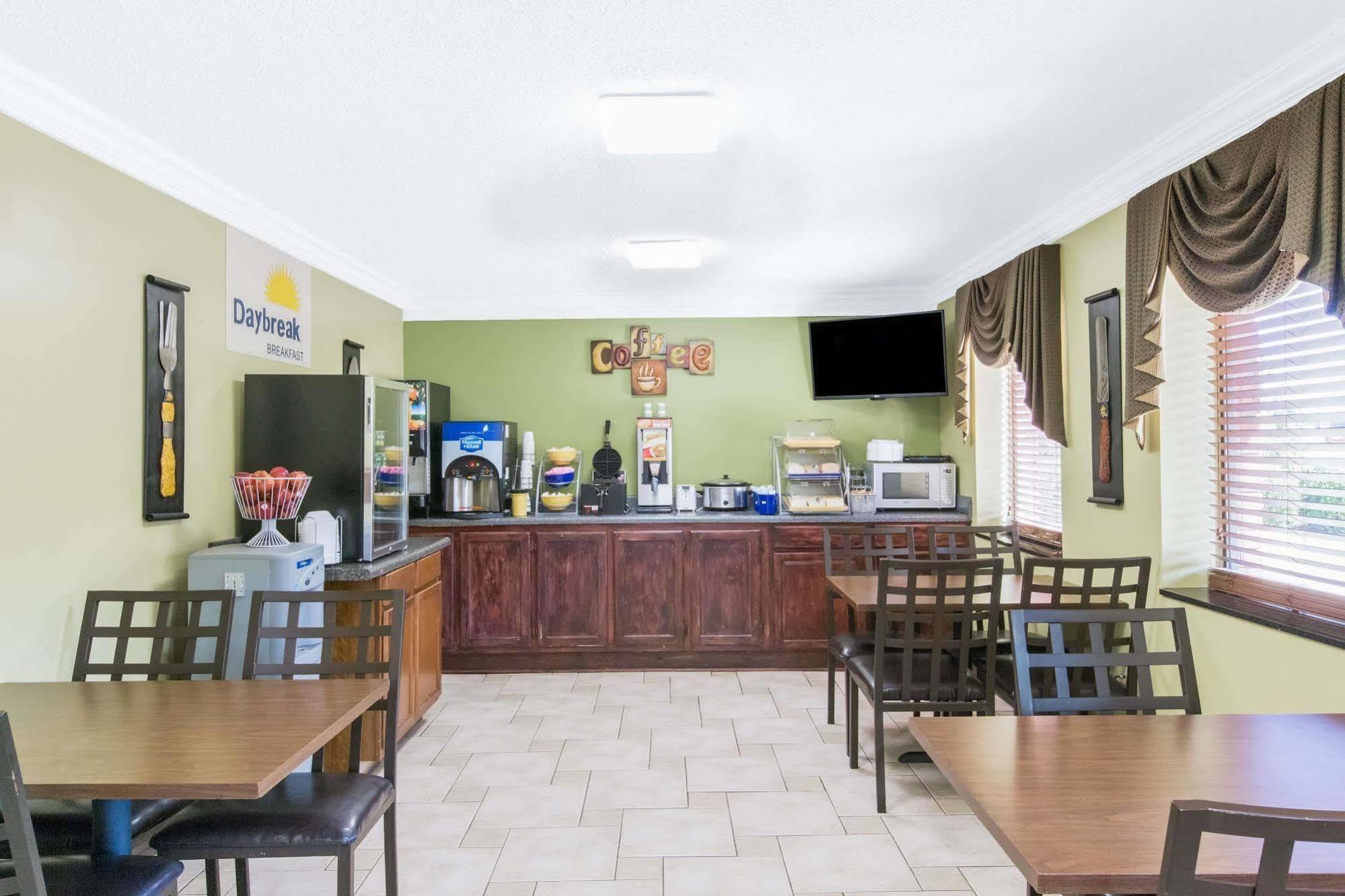 Days Inn By Wyndham Tupelo Zewnętrze zdjęcie